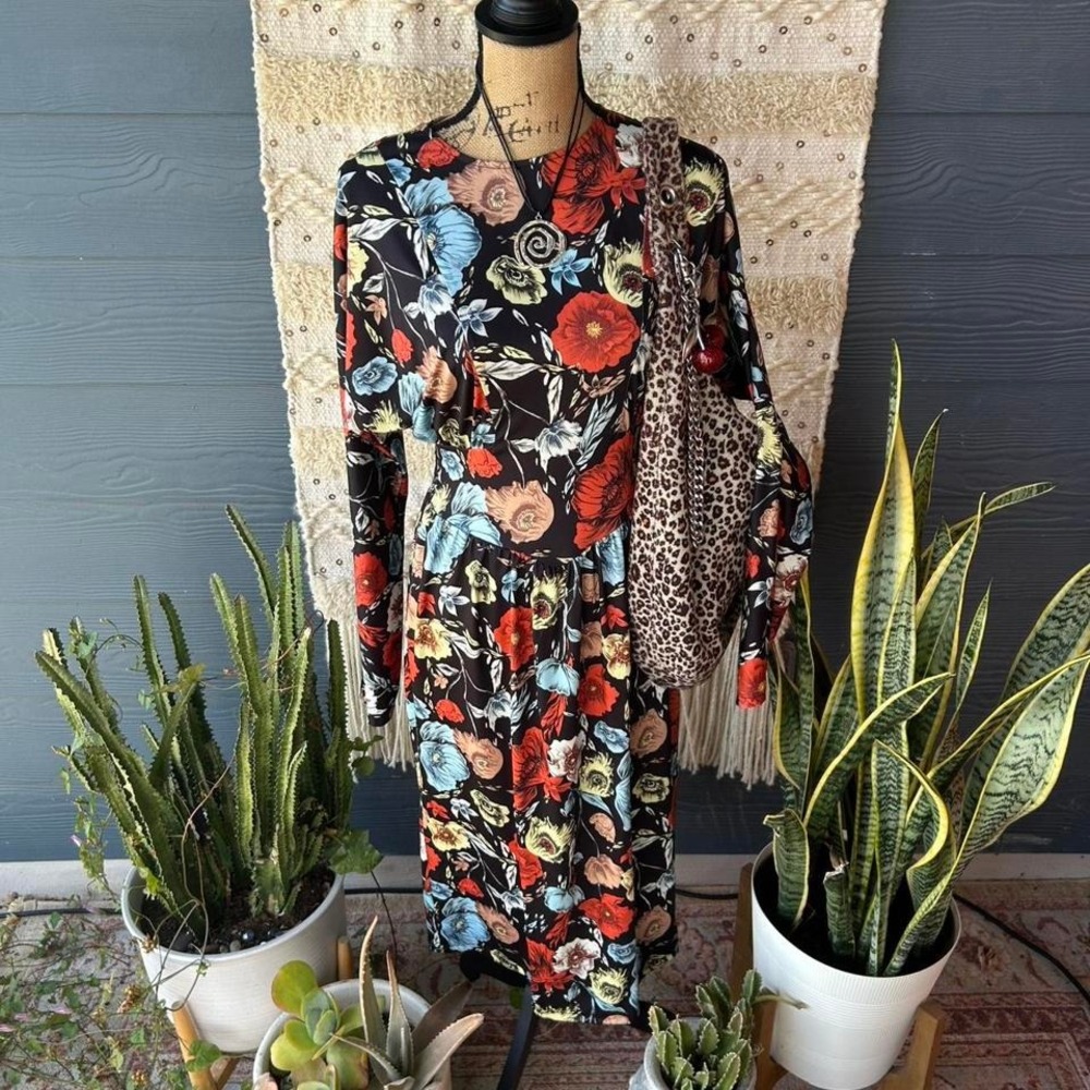 Black and red autumn floral Zara midi maxi dress boho vintage inspired vibe